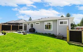 Modern 2Br Guest House In North Nanaimo